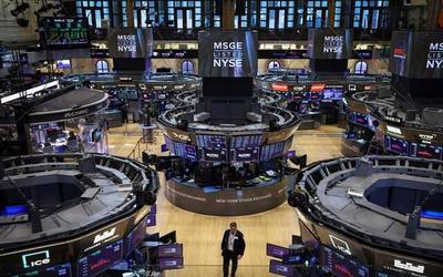 الأسهم الأمريكية ترتفع وتقترب من تسجيل مكاسب أسبوعية الأسهم الأمريكية ترتفع وتقترب من تسجيل مكاسب أسبوعية