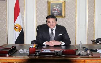 وزير الصحة المصري: الدولة تنفق 27 مليار جنيه لعلاج غير المؤمن عليهم وزير الصحة المصري: الدولة تنفق 27 مليار جنيه لعلاج غير المؤمن عليهم
