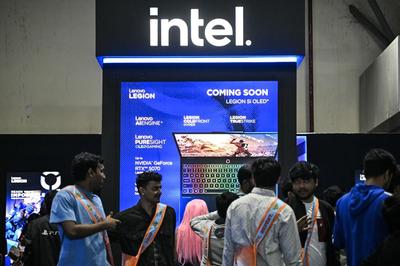 أسهم Intel ترتفع بعد إعلان شراكة مع Apple لتصميم رقائق في أميركا